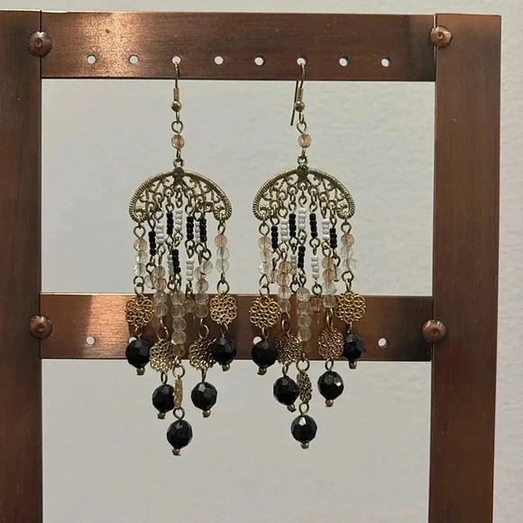 Gorgeous beaded earrings - Picture 3 of 7